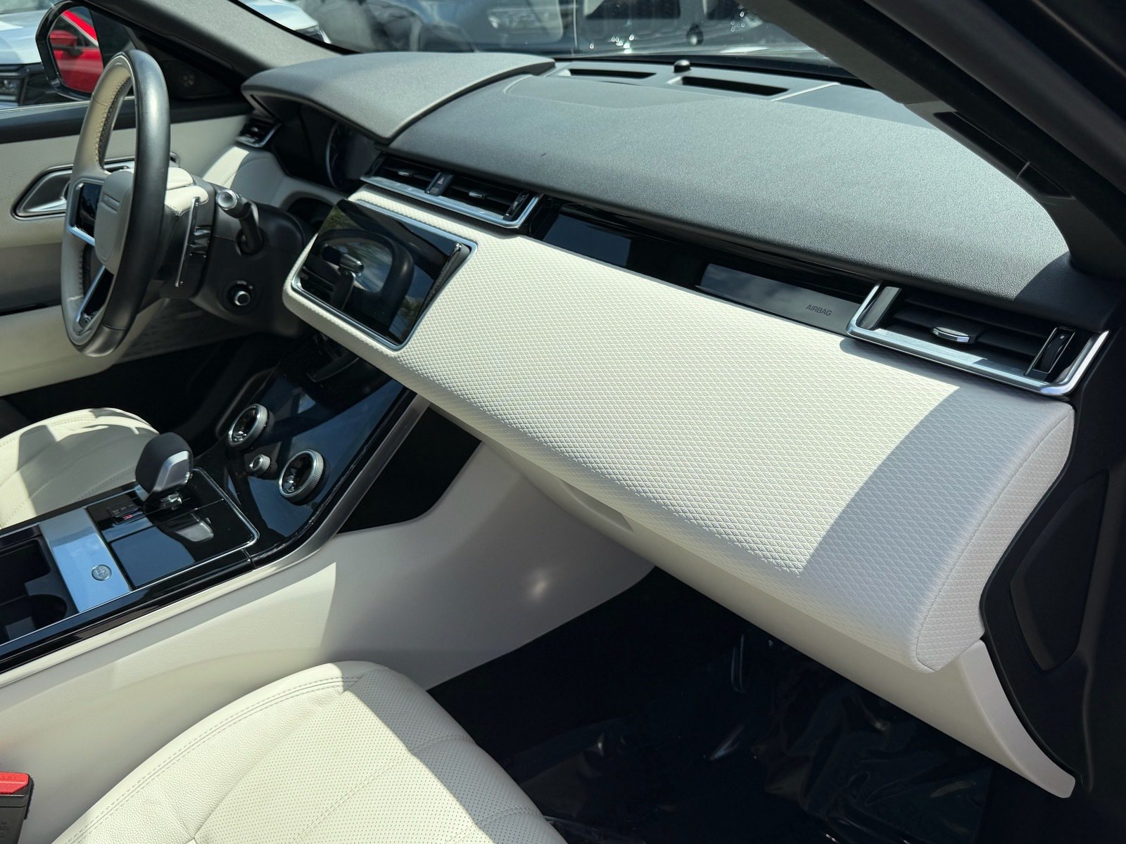 Used 2022 Land Rover Range Rover Velar R-Dynamic S AWD/4WD image 18
