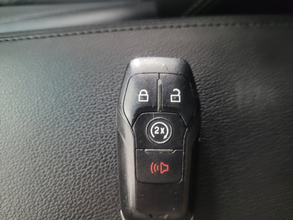 Used 2016 Ford Explorer XLT w/ Equipment Group 202A AWD/4WD image 32