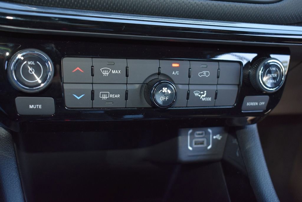 New 2026 Jeep Compass Latitude AWD/4WD image 18