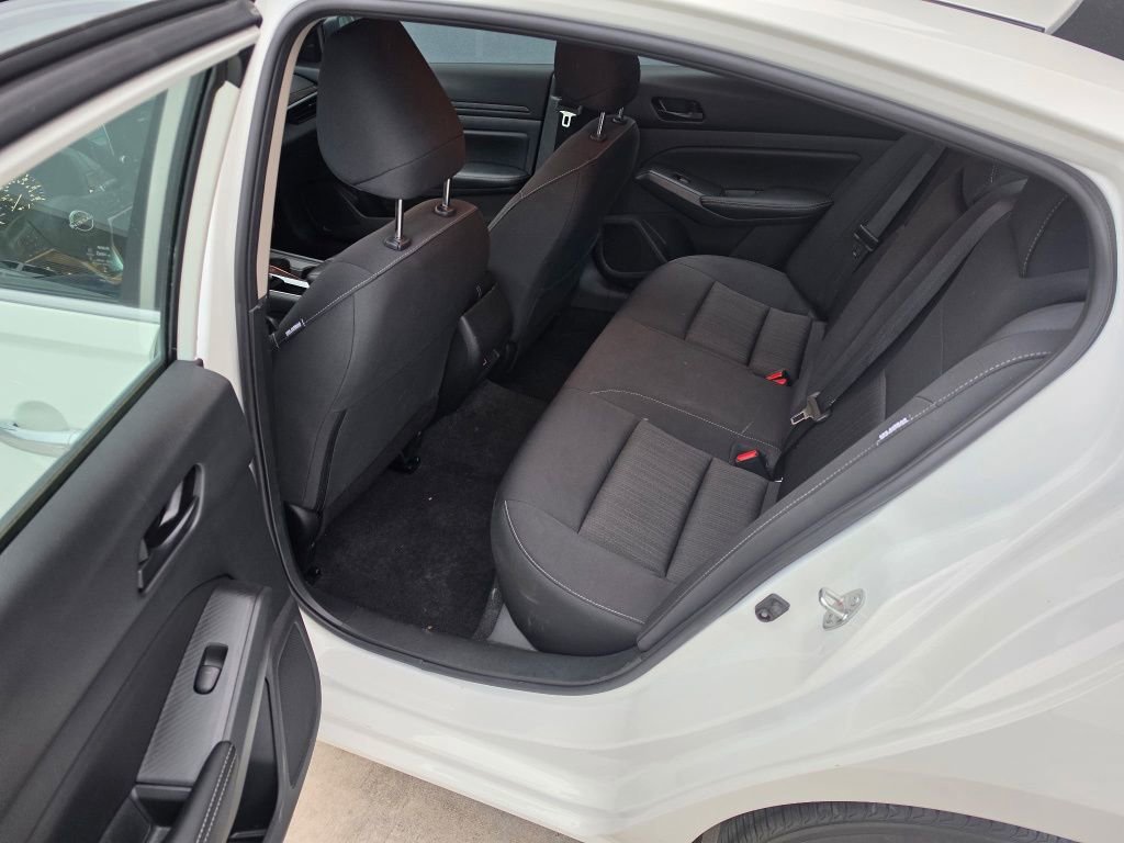 Used 2025 Nissan Altima 2.5 SV image 12