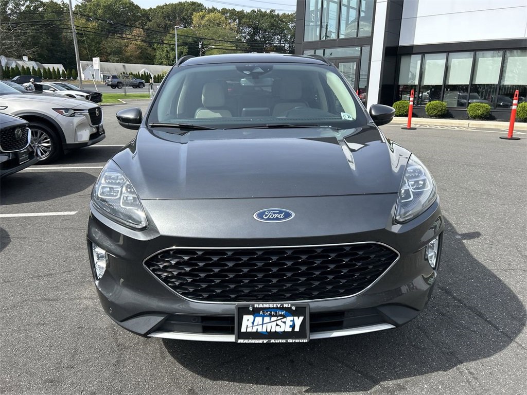 Used 2020 Ford Escape Titanium image 3