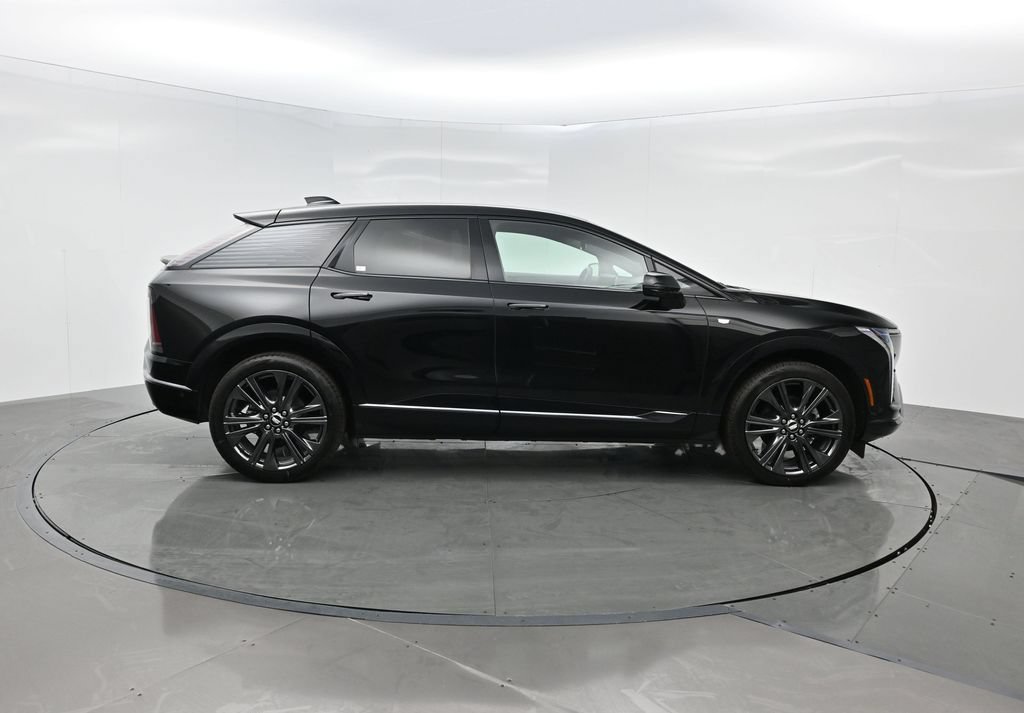 Used 2025 Cadillac Optiq Sport 2 AWD/4WD image 7