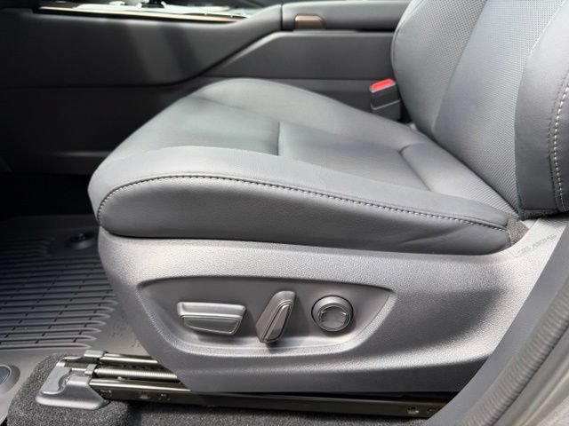 Used 2026 Toyota Crown AWD/4WD image 18