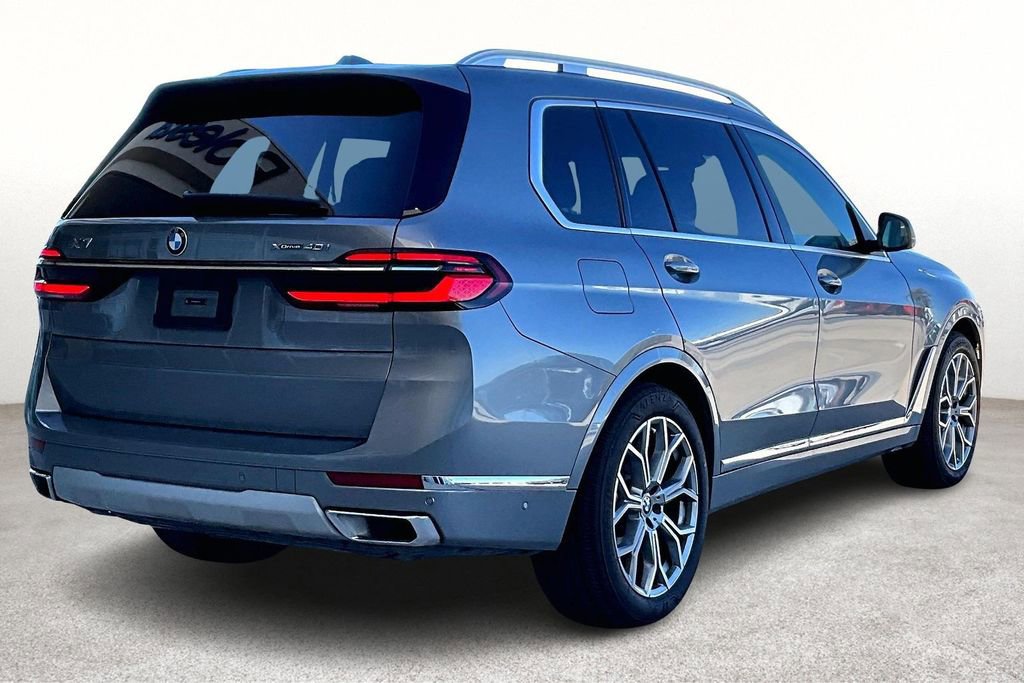 Used 2024 BMW X7 xDrive40i image 2