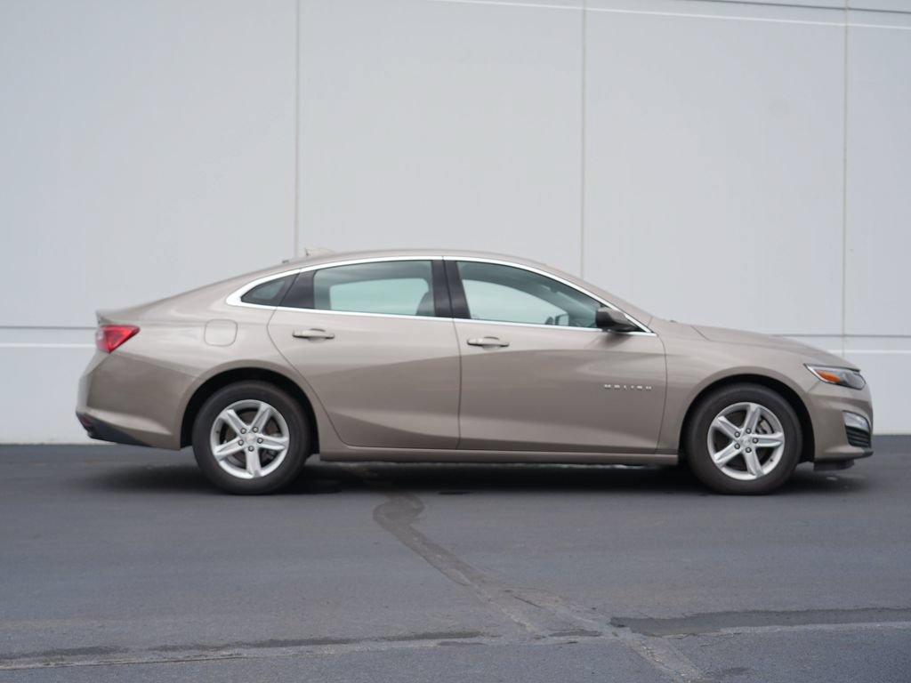 Used 2023 Chevrolet Malibu LT FWD image 2