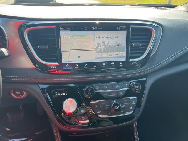 New 2026 Chrysler Pacifica Limited w/ Uconnect Theater Family Group image 14