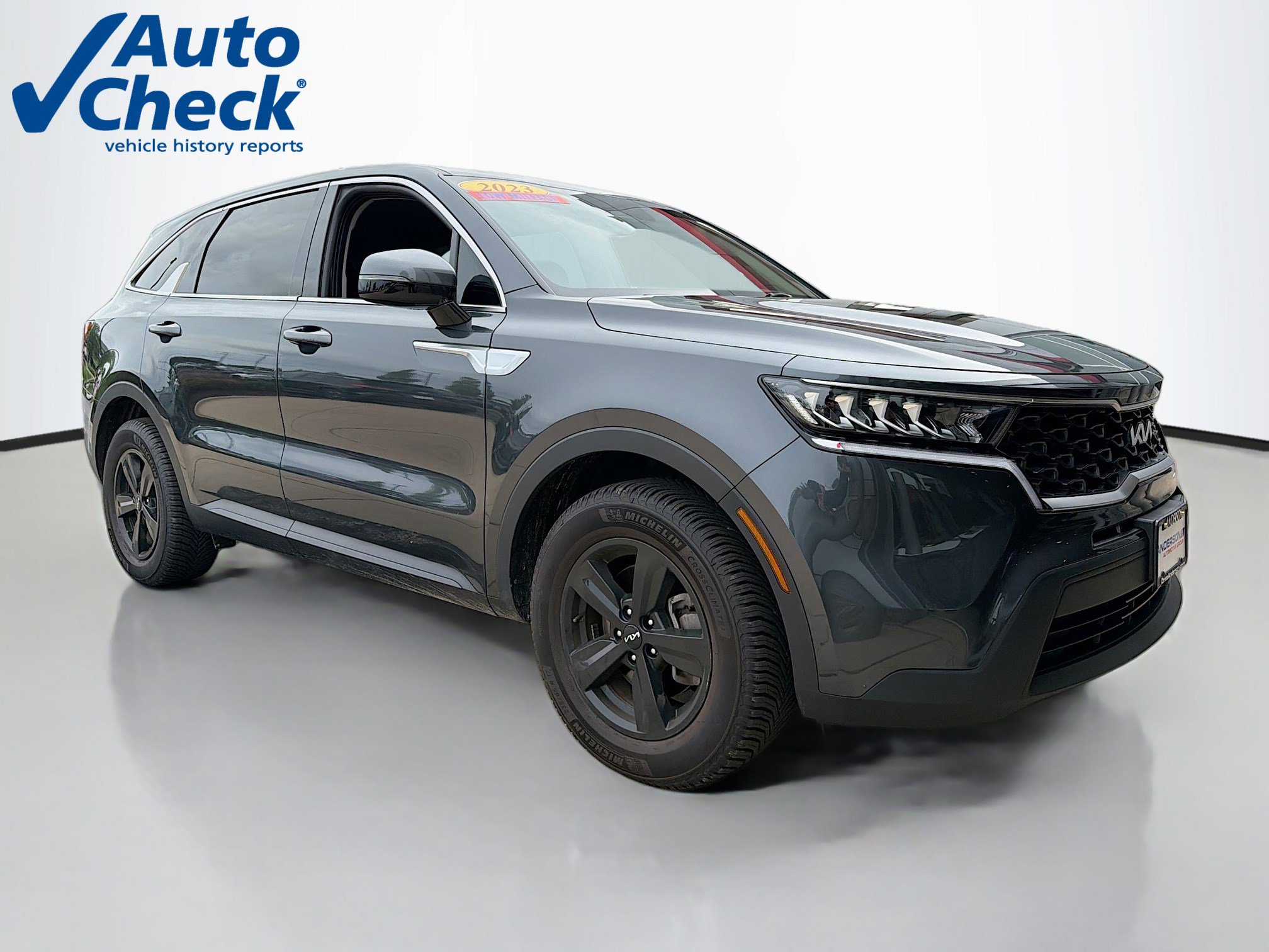 Used 2023 Kia Sorento LX FWD image 1