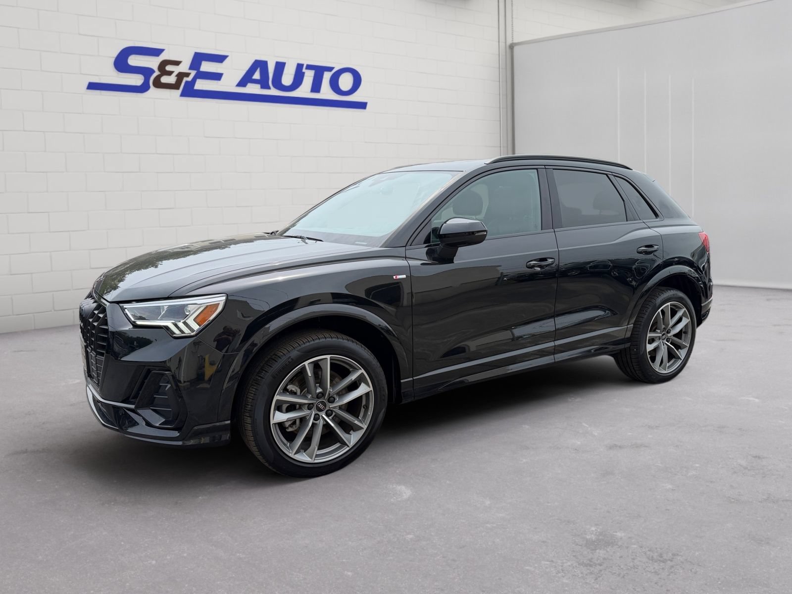 Used 2023 Audi Q3 2.0T Premium Plus w/ Premium Plus Package AWD/4WD image 1