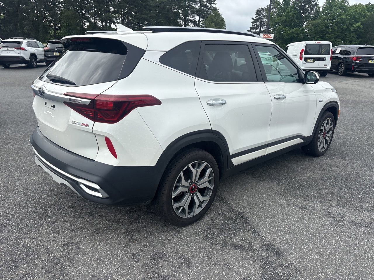 Used 2021 Kia Seltos SX w/ SX Sunroof Package AWD/4WD image 8