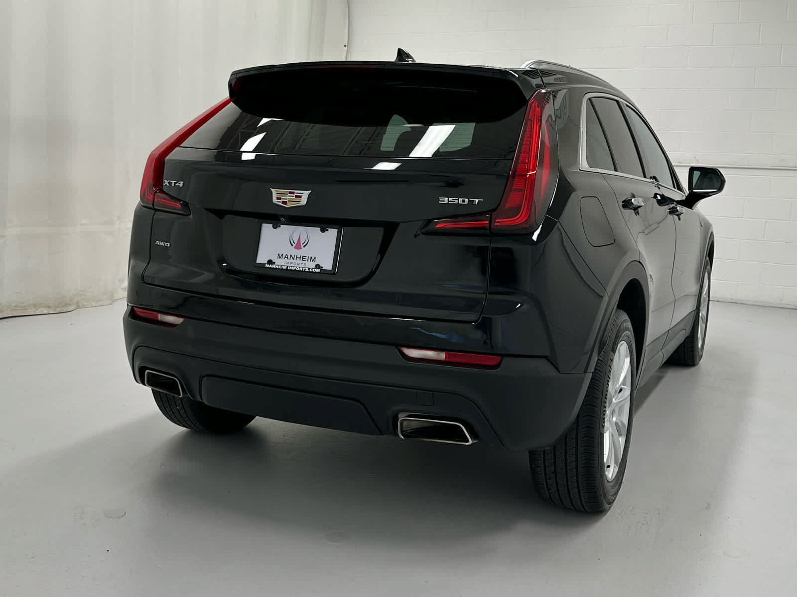 Used 2023 Cadillac XT4 Luxury w/ Cold Weather Package AWD/4WD image 6