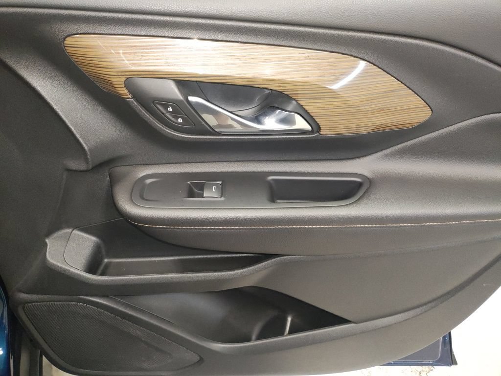 Used 2019 GMC Terrain SLE w/ Driver Convenience Package FWD image 9