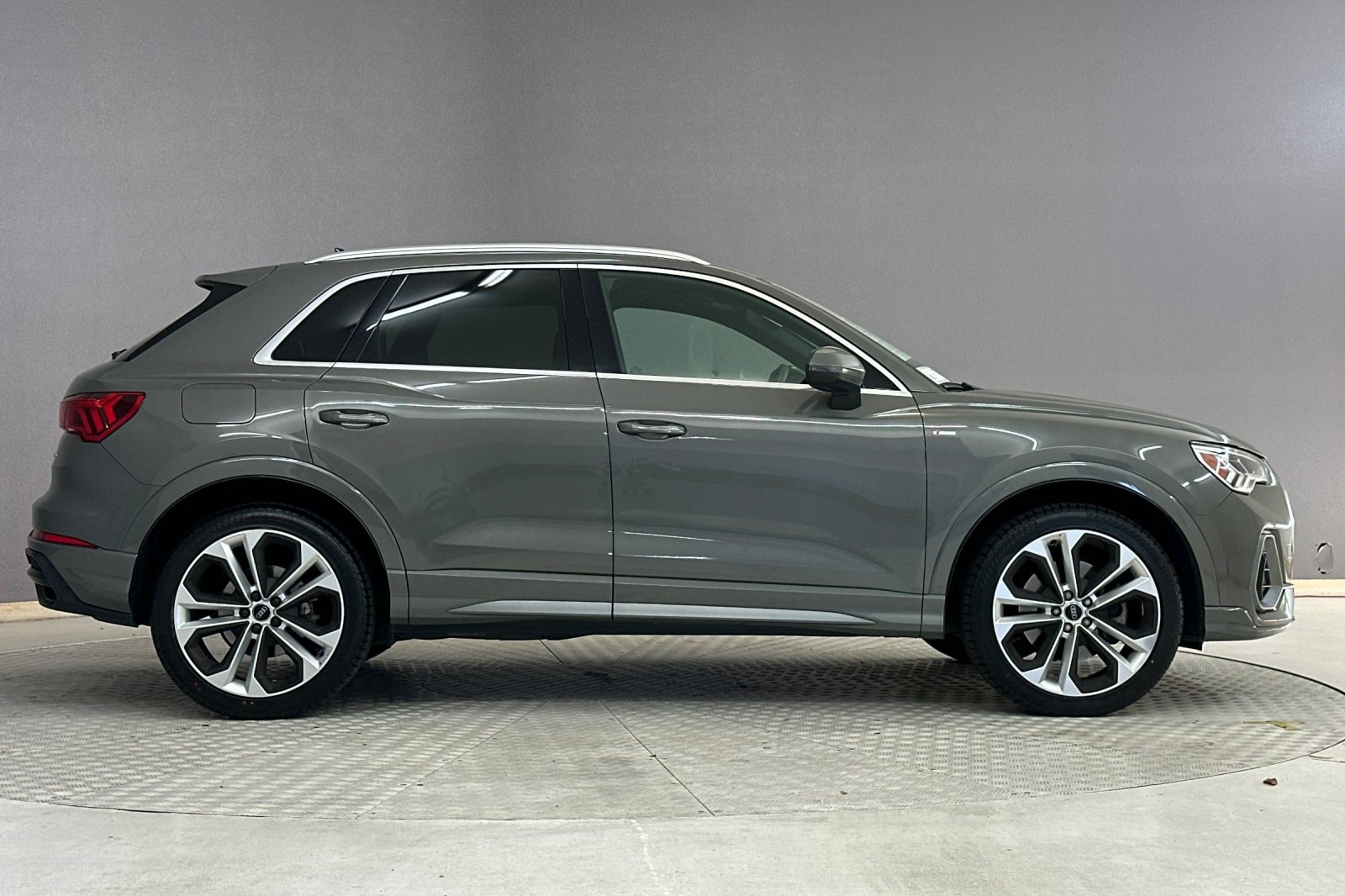 Used 2020 Audi Q3 2.0T Premium Plus w/ Premium Plus Package AWD/4WD image 7