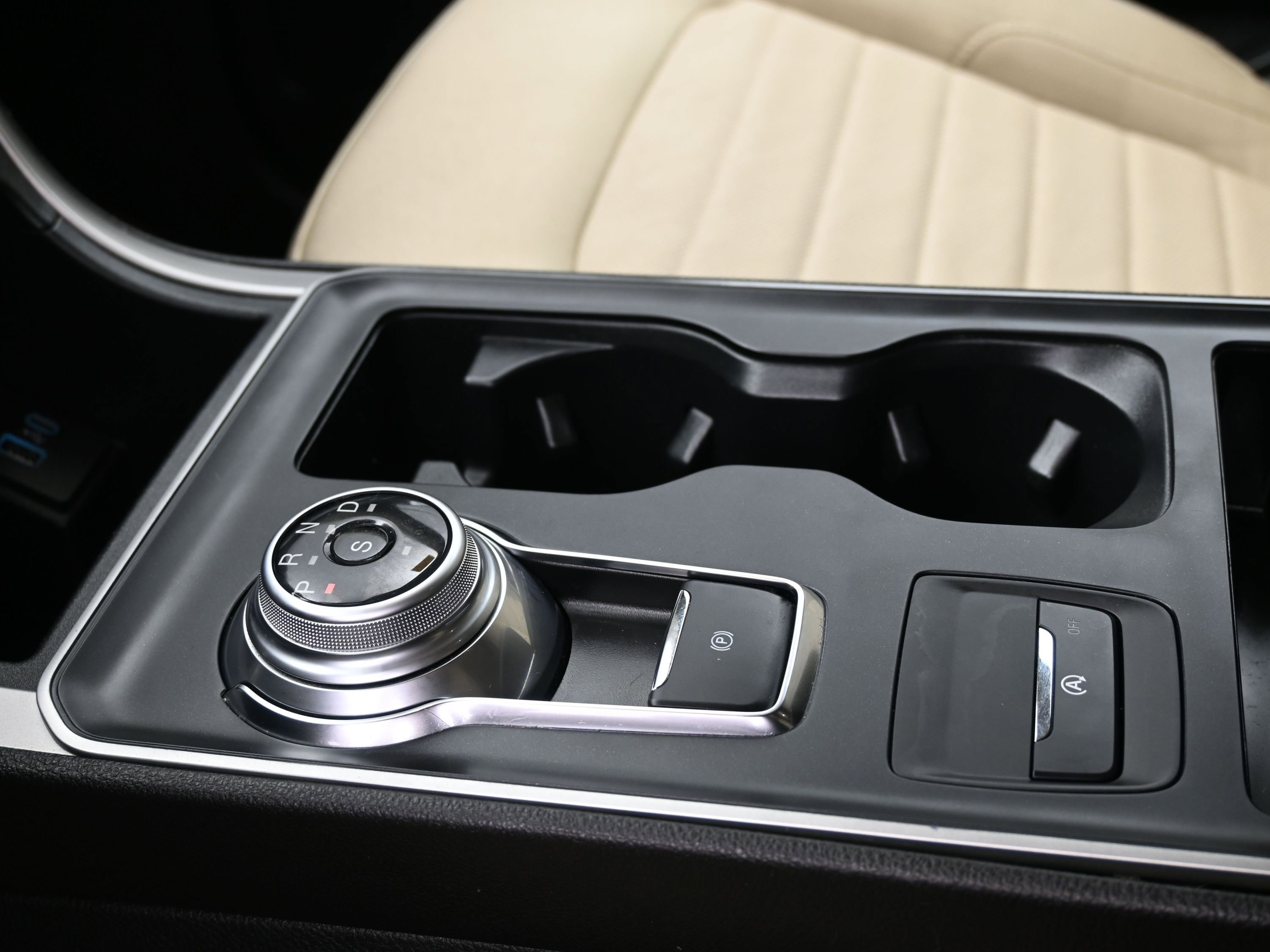 Used 2021 Ford Edge SE image 20