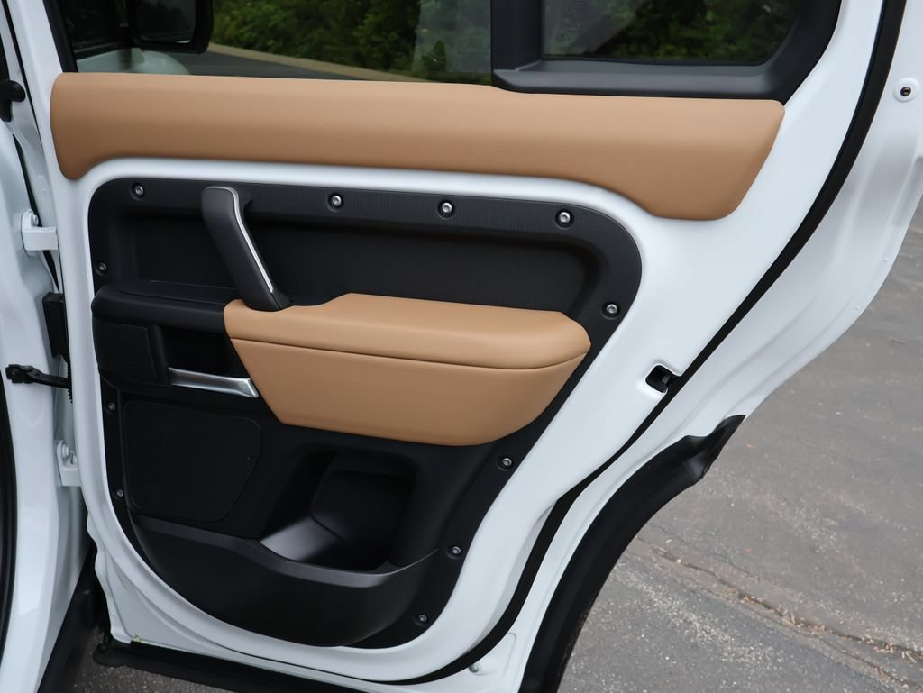 New 2026 Land Rover Defender 110 X-Dynamic SE AWD/4WD image 14