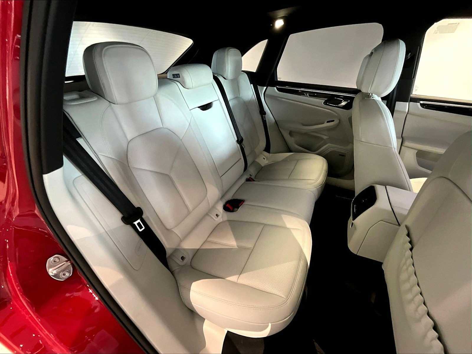 Used 2025 Porsche Macan S image 32