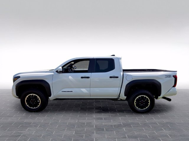 Used 2025 Toyota Tacoma TRD Off-Road AWD/4WD image 4