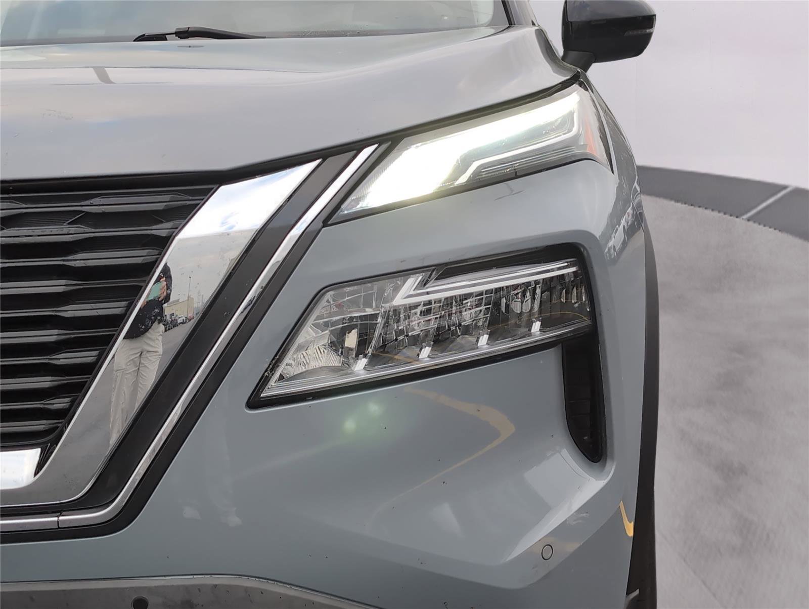 Used 2022 Nissan Rogue Platinum w/ Head-Up Display Package image 12