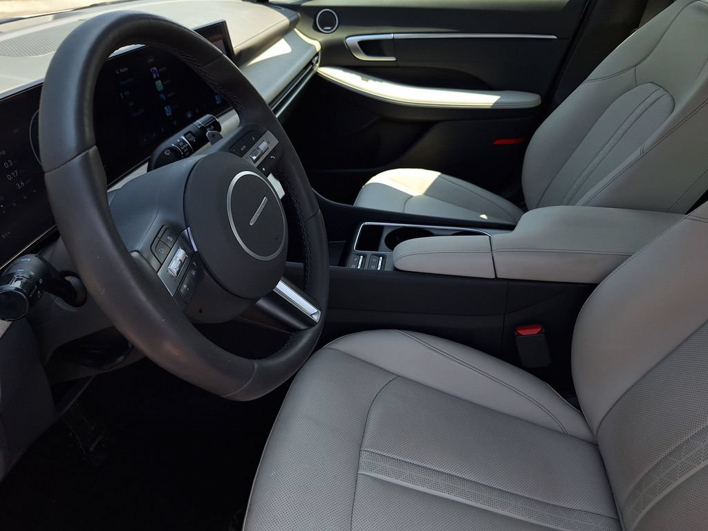 Certified 2025 Hyundai Sonata Limited FWD image 10