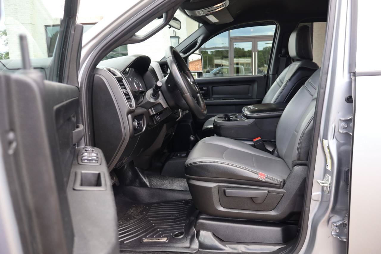 Used 2024 RAM 3500 Tradesman w/ Chrome Appearance Group AWD/4WD image 9