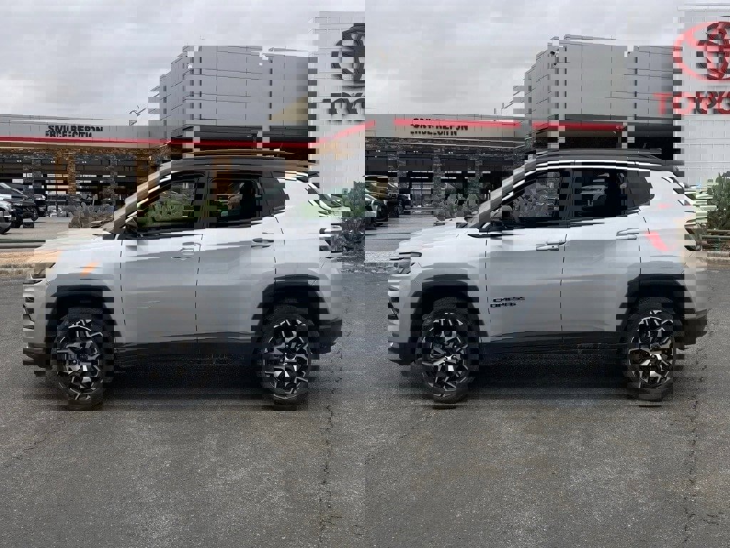 Used 2025 Jeep Compass Limited image 8