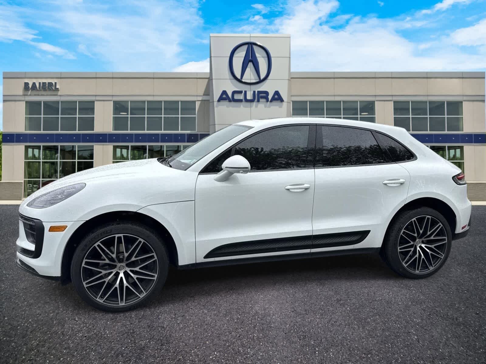 Used 2024 Porsche Macan AWD/4WD image 2