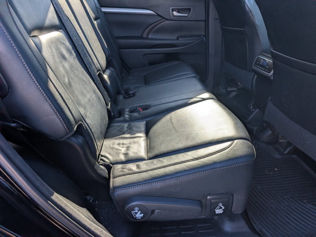 Used 2017 Toyota Highlander XLE AWD/4WD image 4
