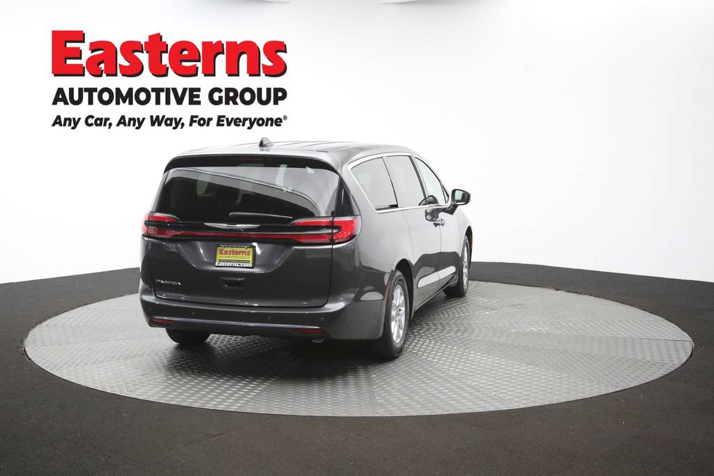 Used 2023 Chrysler Pacifica Touring-L FWD image 39