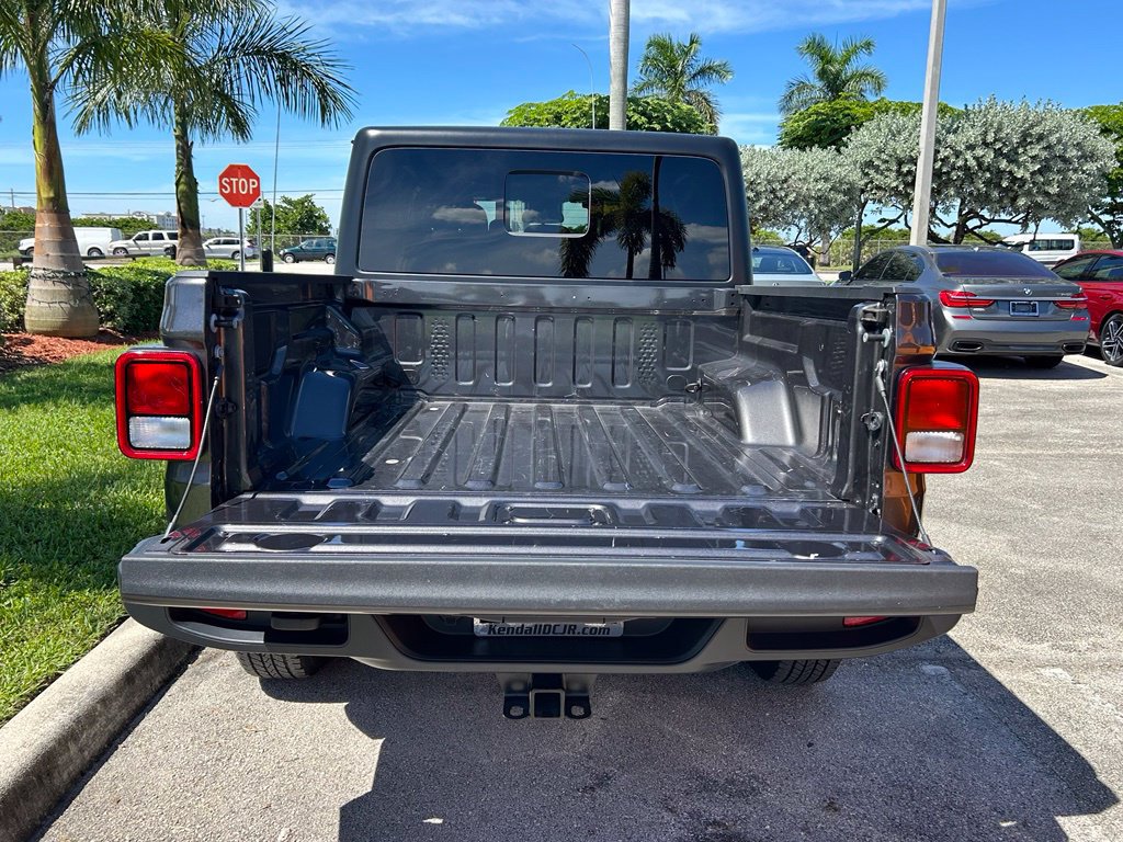 Certified 2025 Jeep Gladiator Sport AWD/4WD image 36