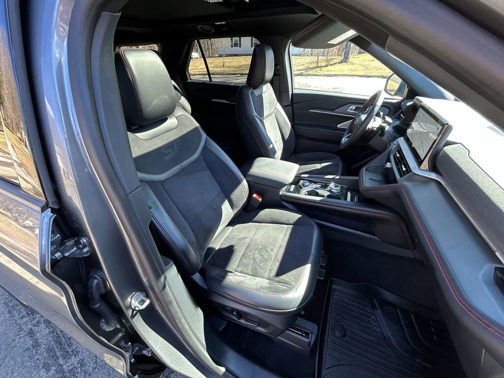 Used 2025 Ford Explorer ST image 26