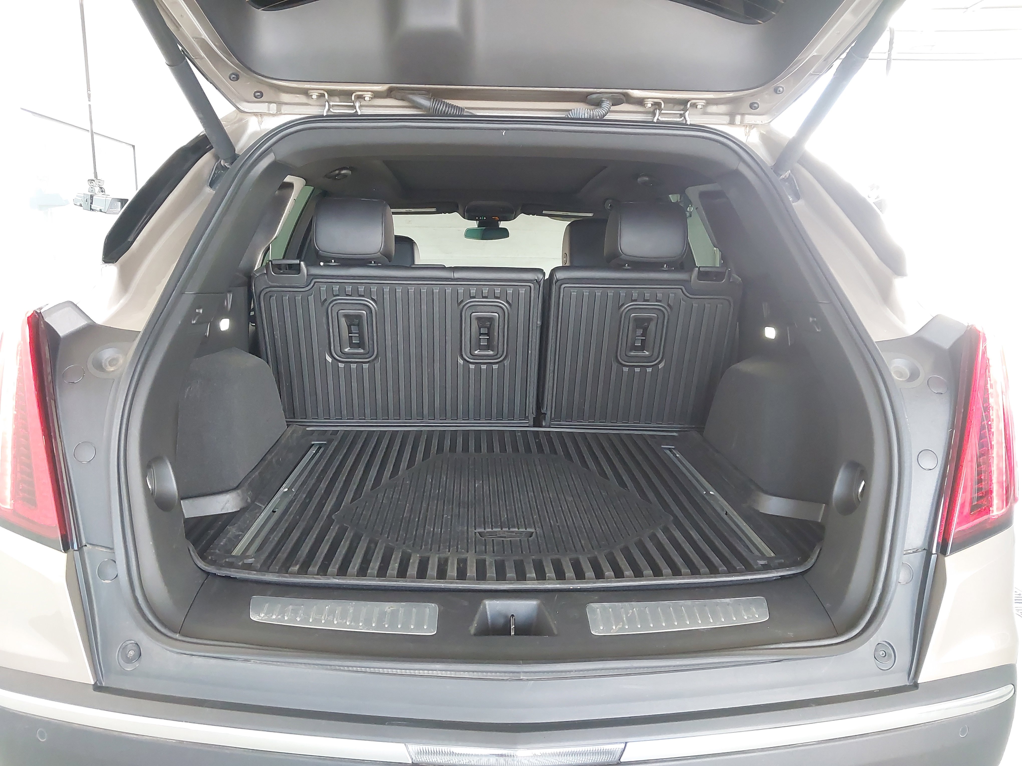 Used 2022 Cadillac XT5 Premium Luxury w/ LPO, Floor Liner Package image 27