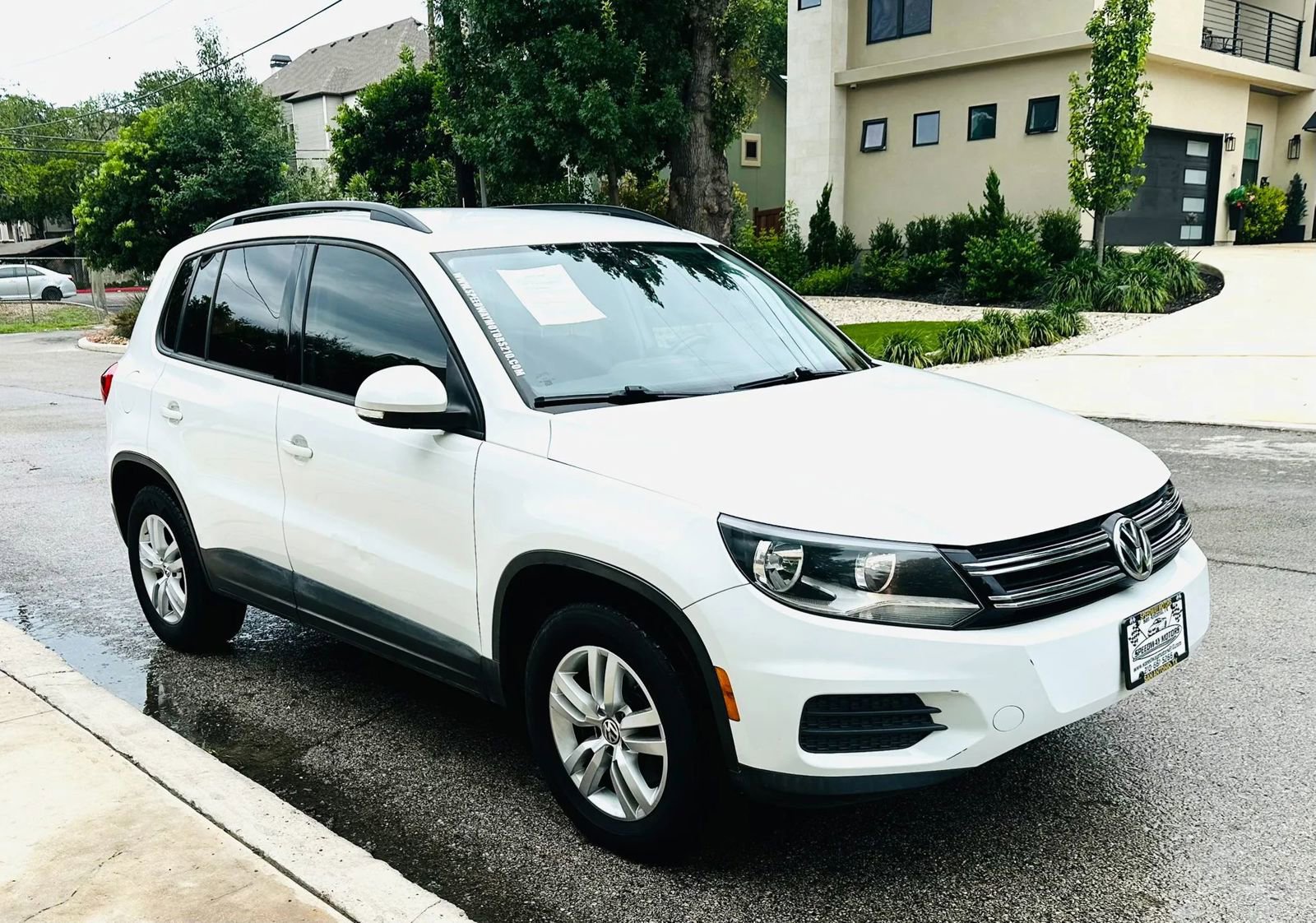 Used 2017 Volkswagen Tiguan S FWD image 1