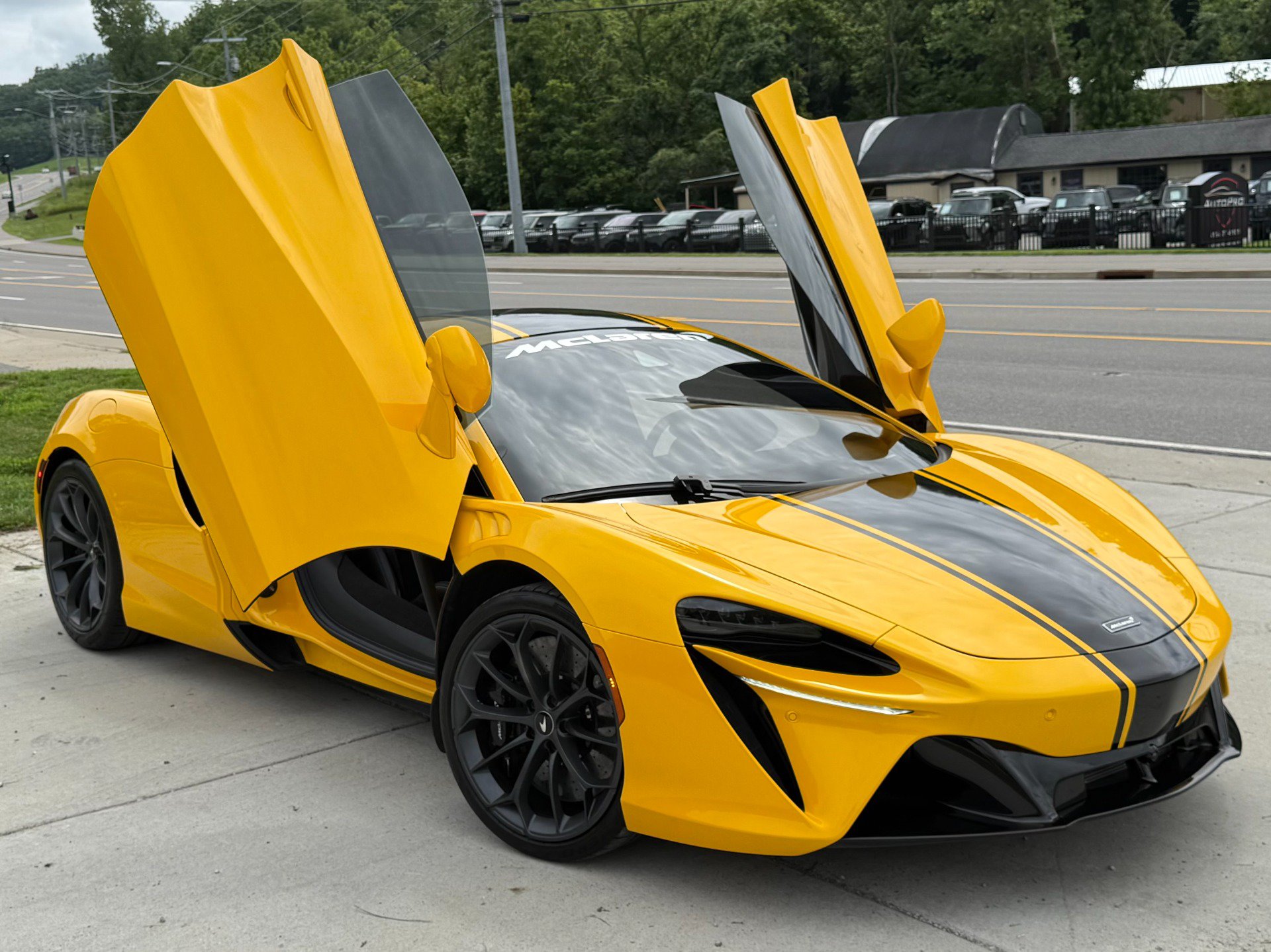 Used 2024 McLaren Artura RWD video 1