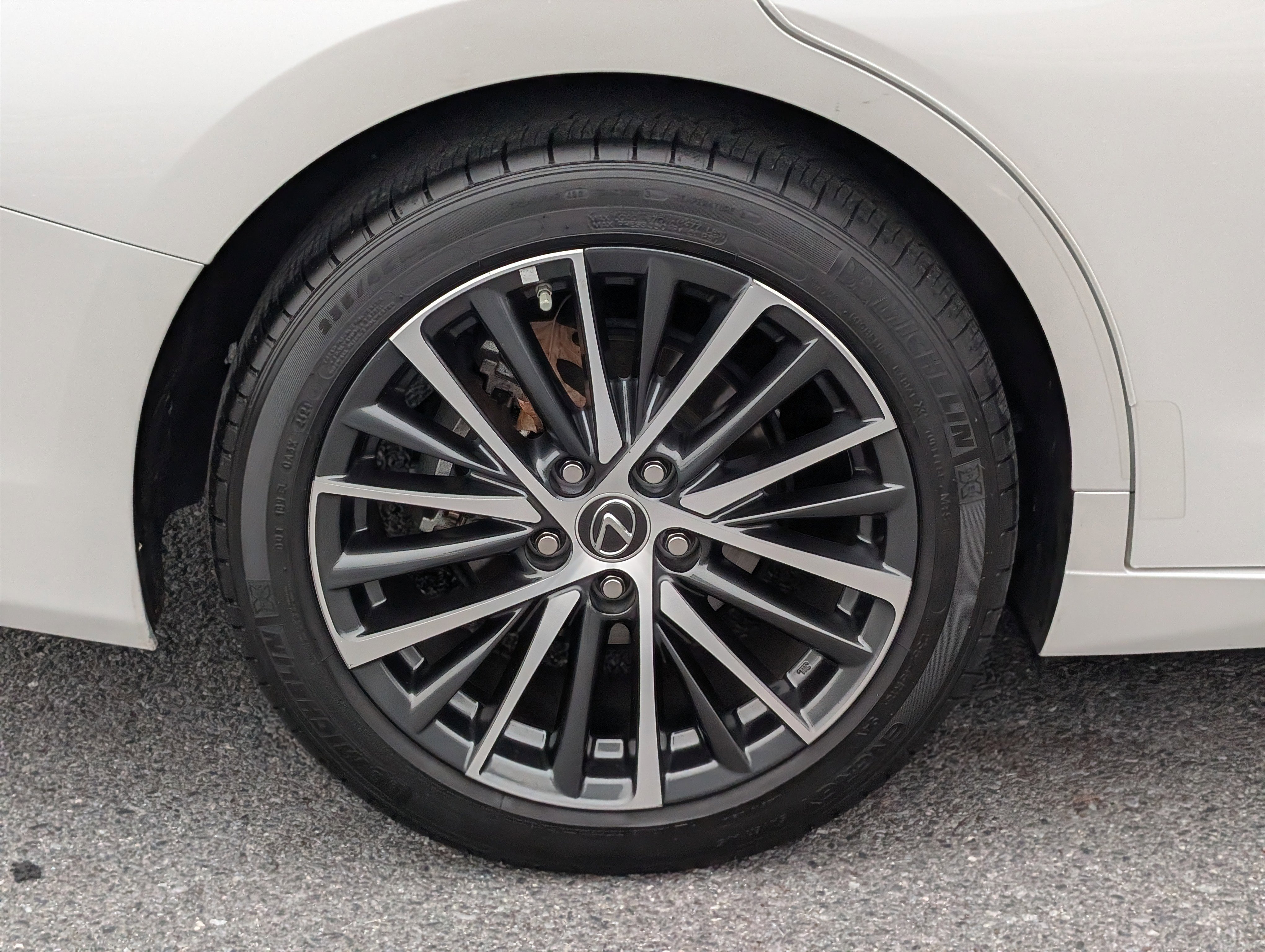 Certified 2025 Lexus ES 300h w/ Premium Package image 10