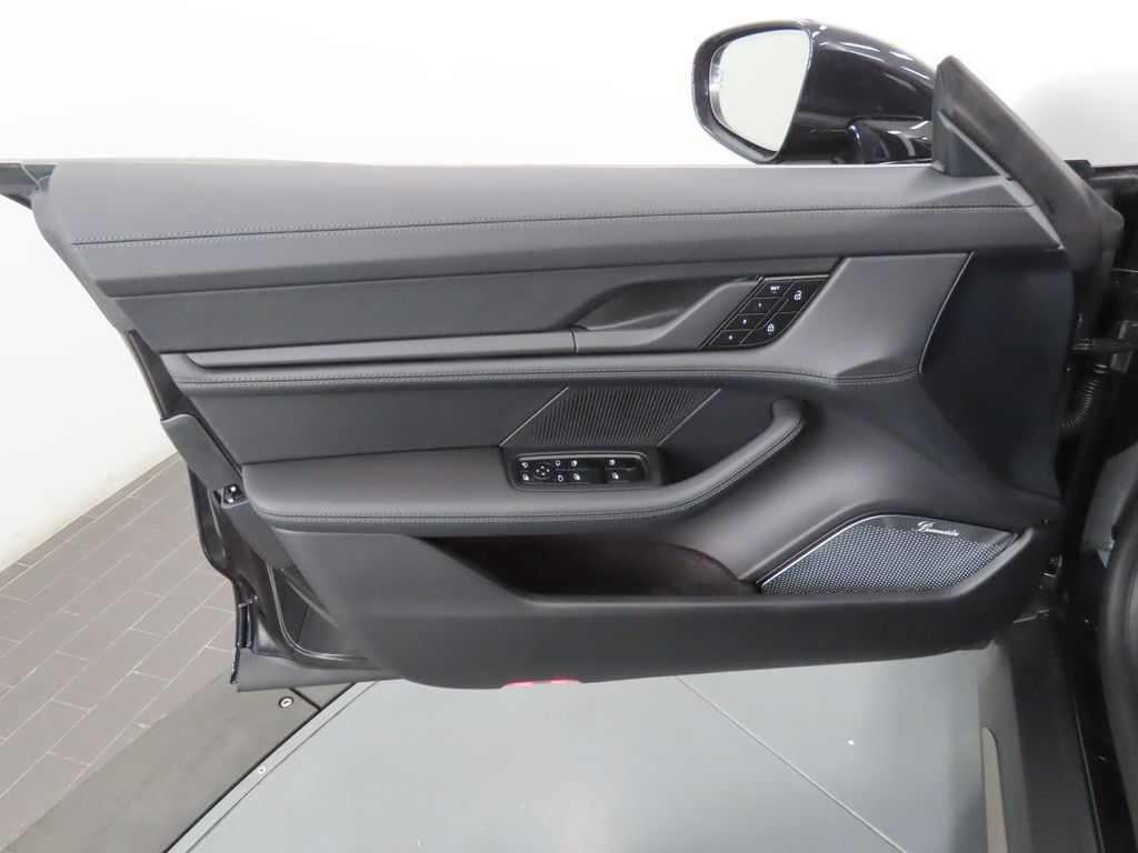 New 2026 Porsche Taycan Turbo AWD/4WD image 36