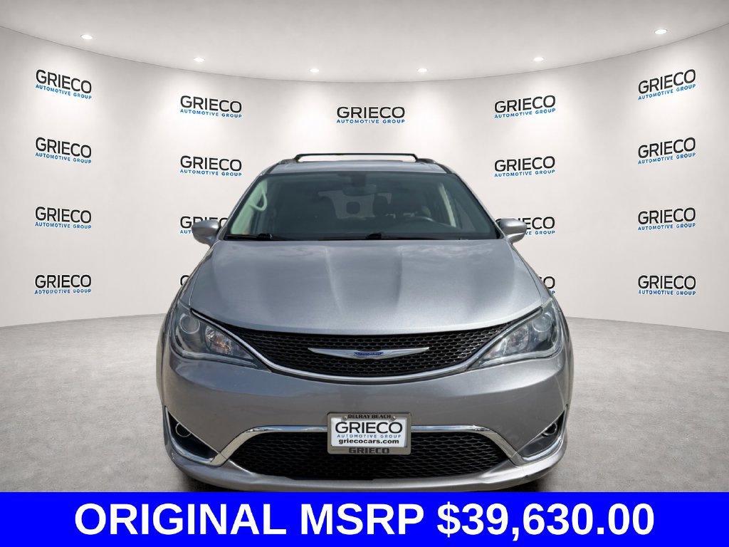 Used 2020 Chrysler Pacifica Touring-L w/ Tire & Wheel Group FWD image 2