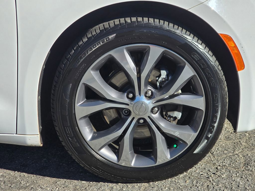 Used 2017 Chrysler Pacifica Limited w/ Tire & Wheel Group image 21