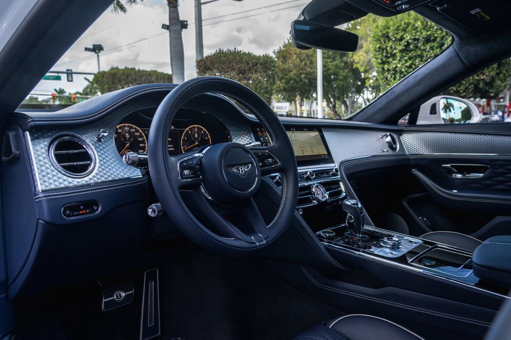 Used 2023 Bentley Flying Spur Azure image 15