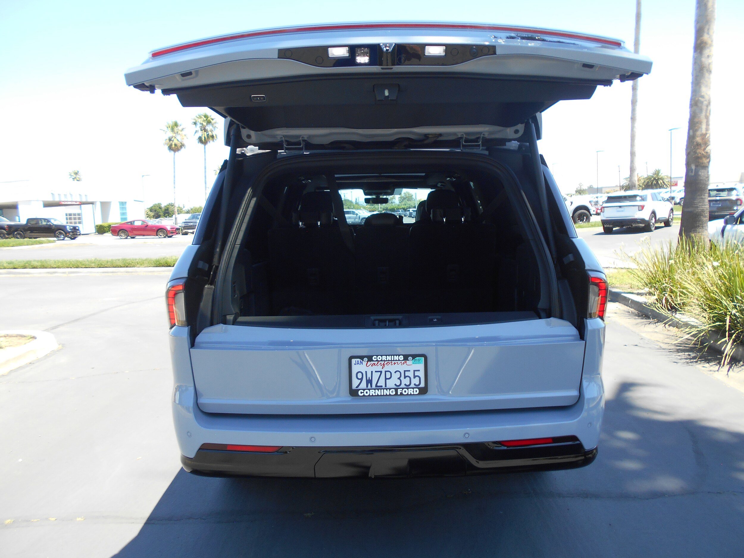 Used 2026 Lincoln Navigator L Reserve w/ Jet Appearance Package AWD/4WD image 5