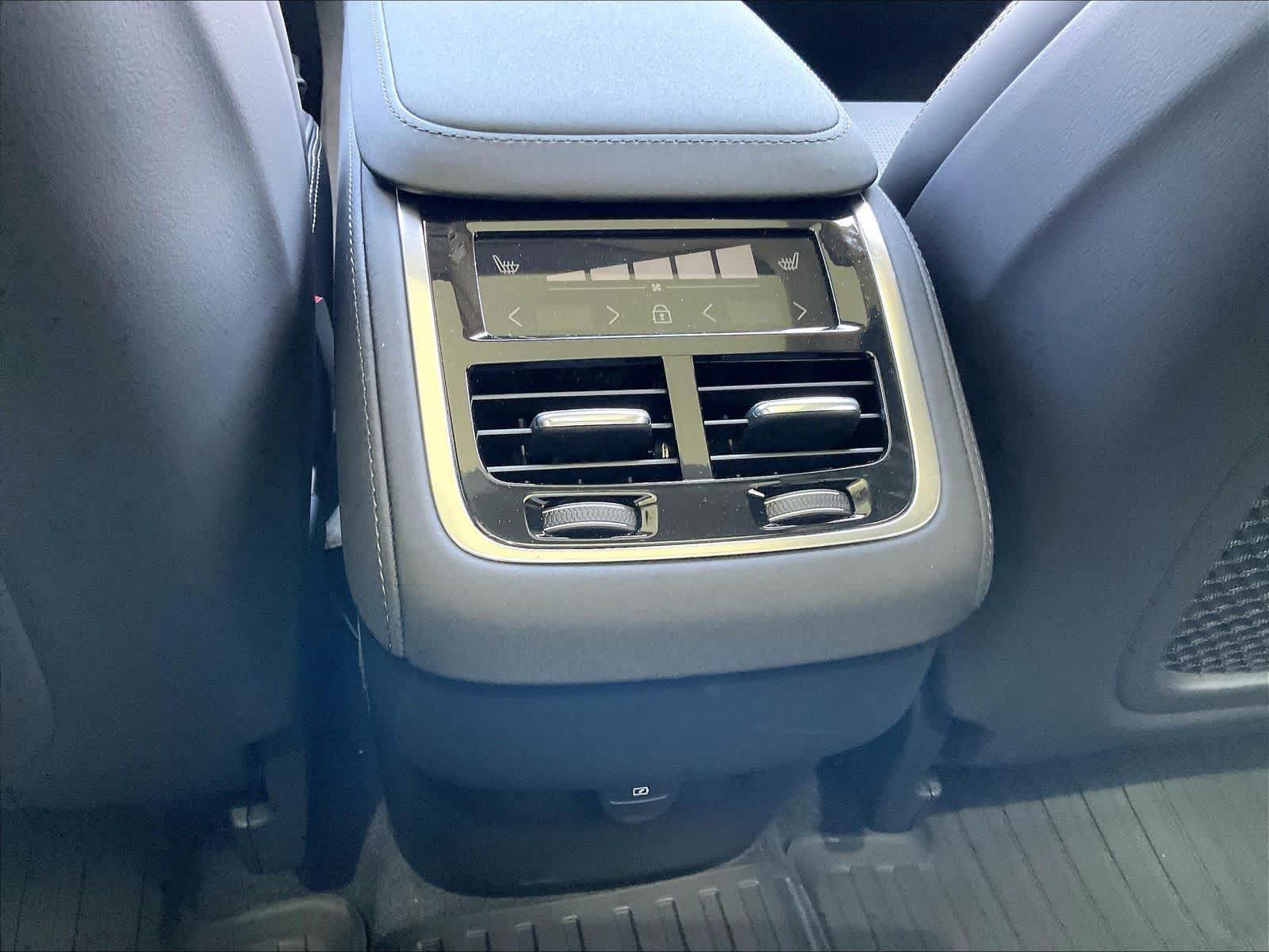 New 2027 Volvo XC90 B6 Ultra AWD/4WD image 16