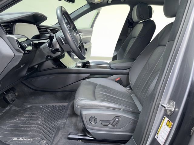 Used 2022 Audi e-tron Premium Plus w/ Premium Plus Package image 15