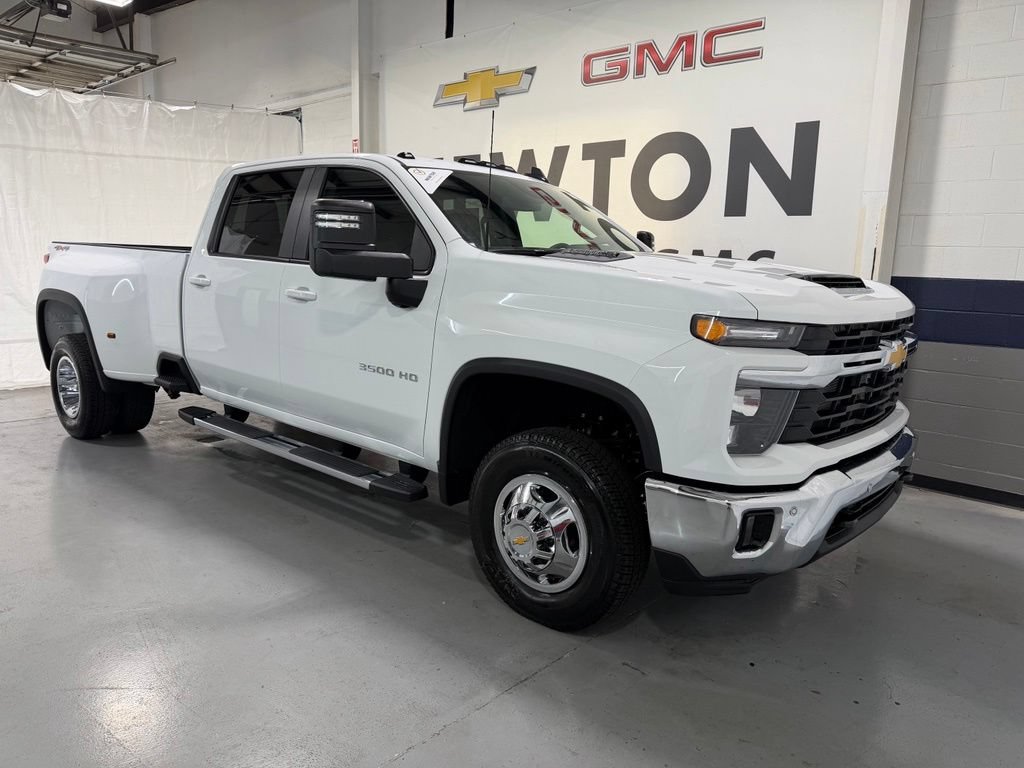 New 2026 Chevrolet Silverado 3500 LT w/ Safety Package AWD/4WD image 2
