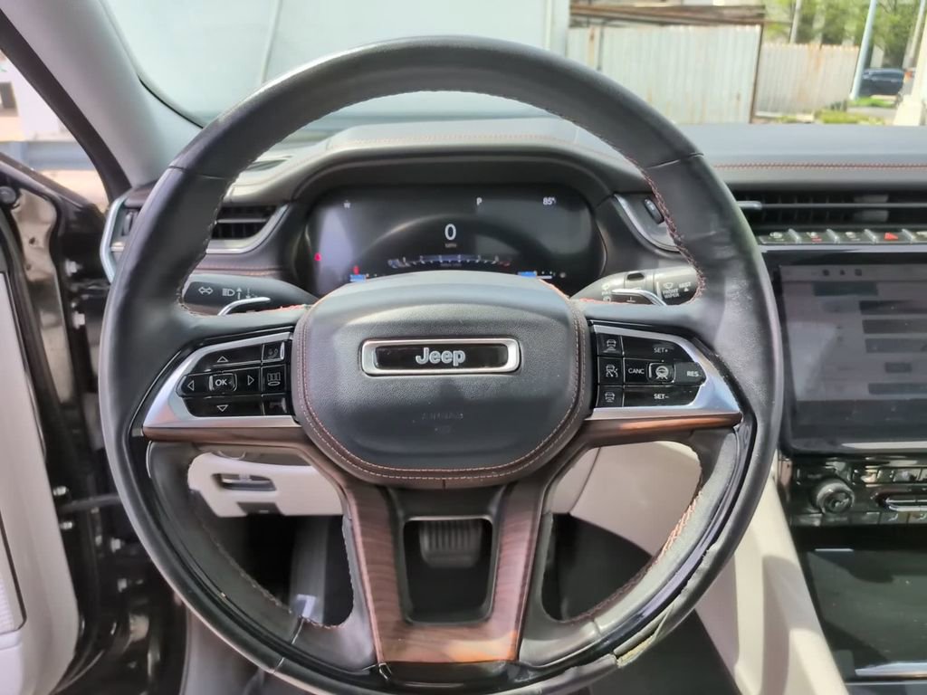 Used 2022 Jeep Grand Cherokee Summit AWD/4WD image 23