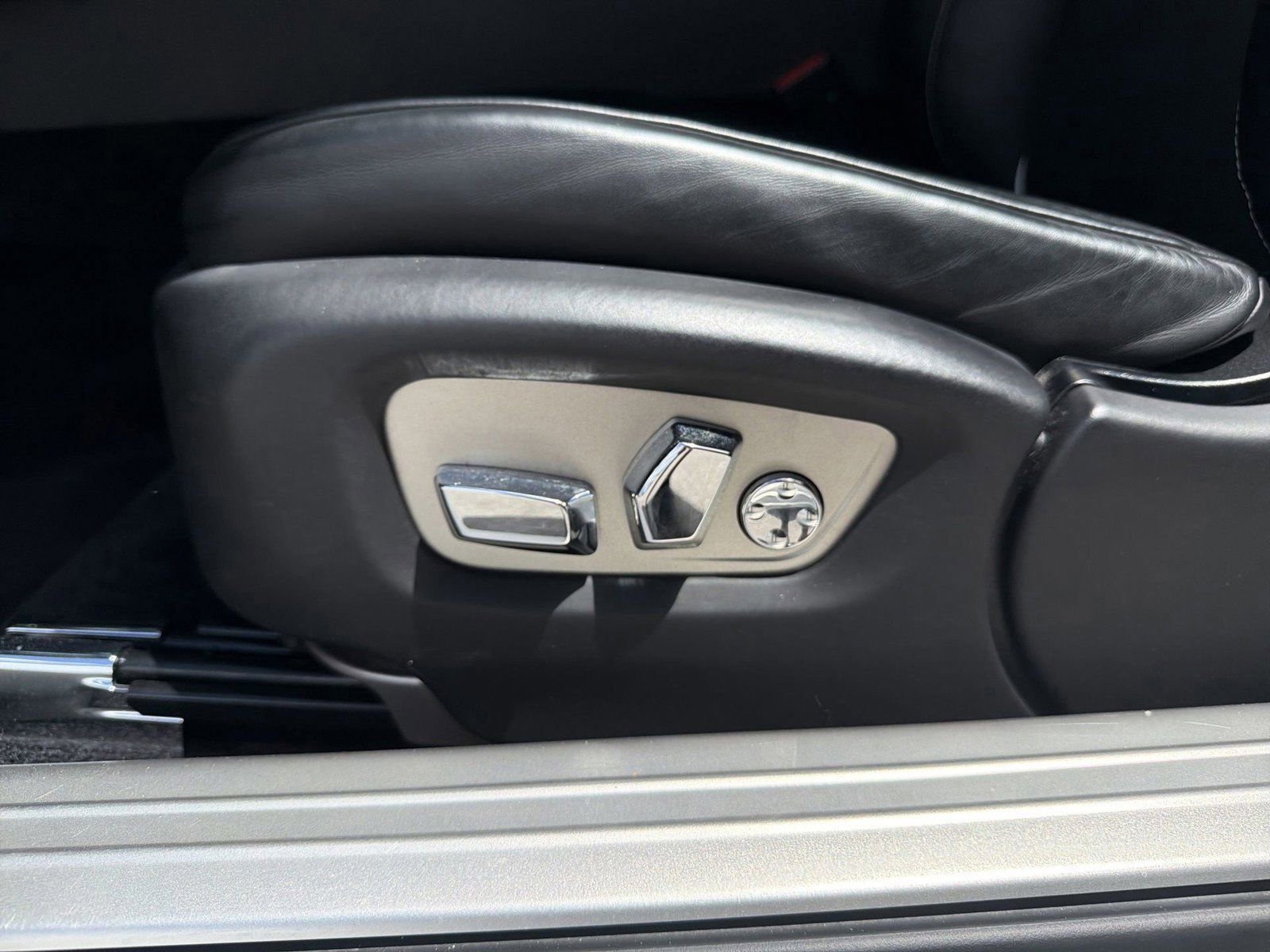 Used 2020 Rolls-Royce Wraith image 21