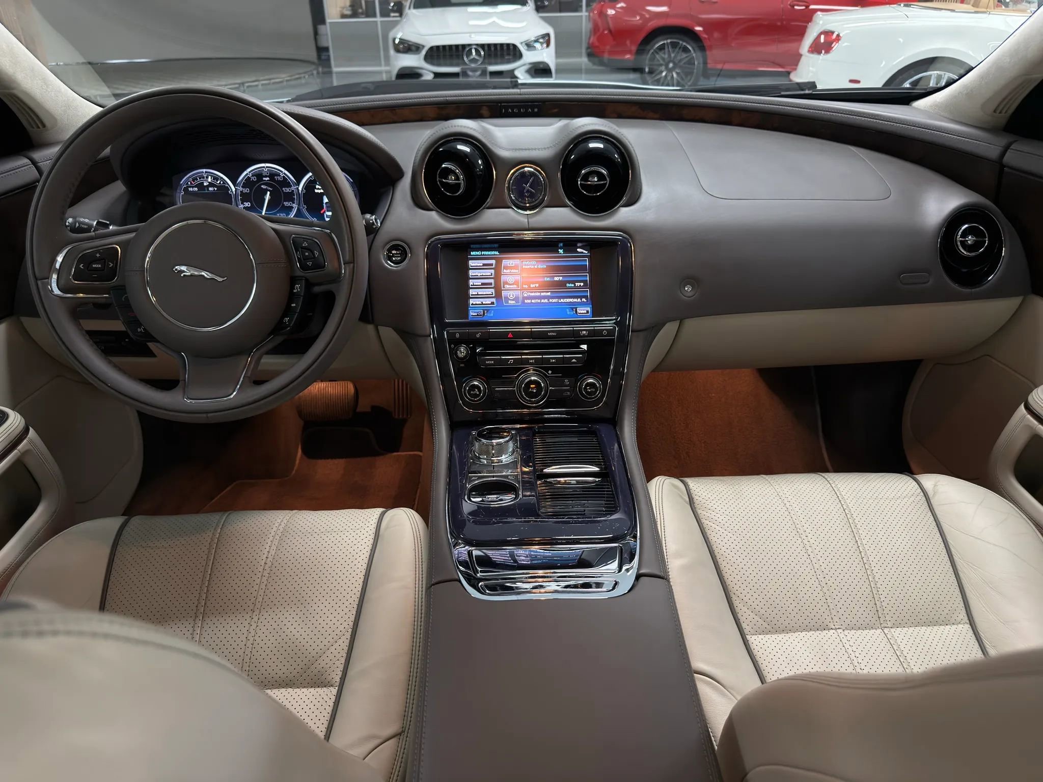 Used 2012 Jaguar XJ image 22