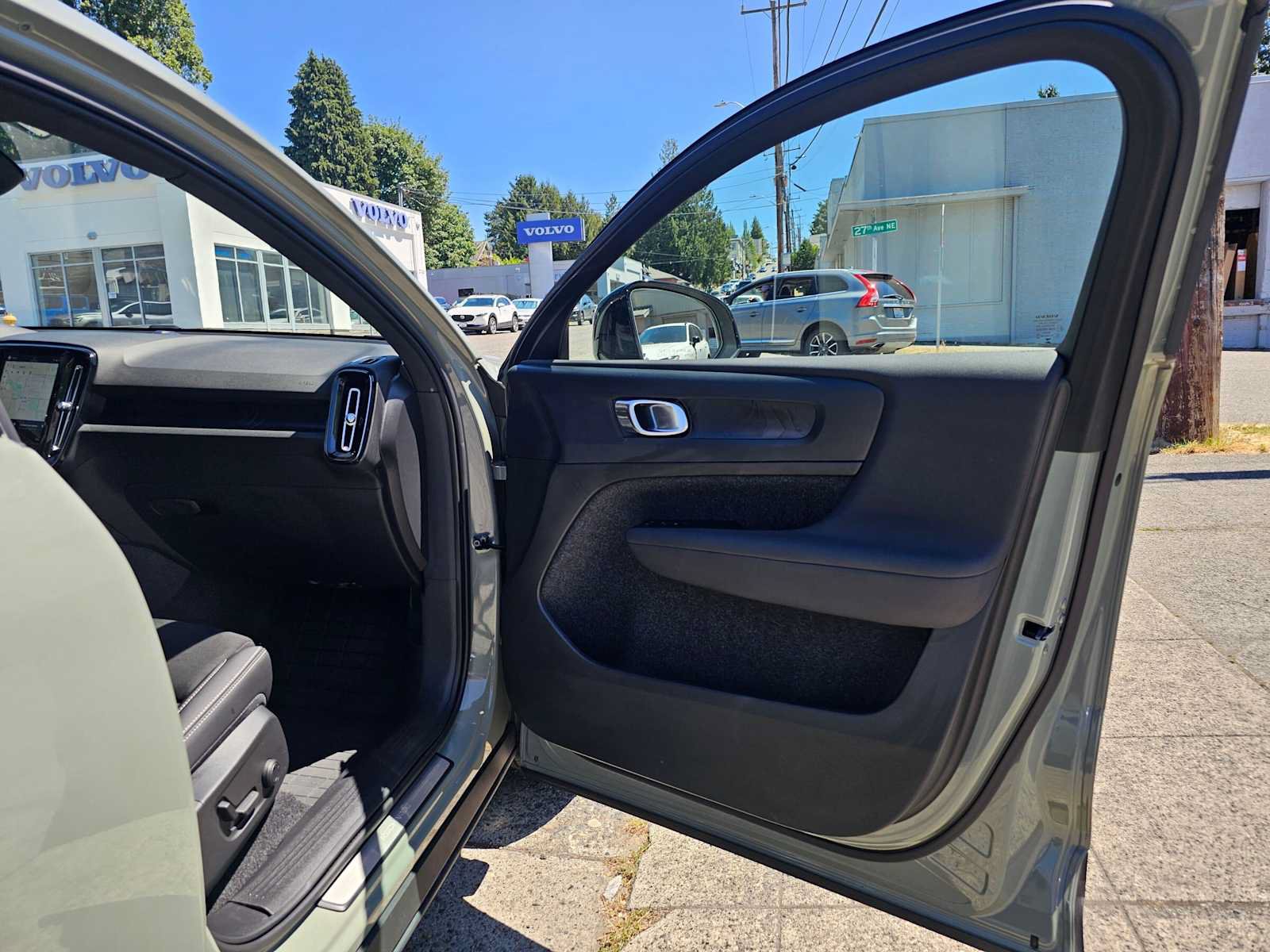 Certified 2024 Volvo C40 P8 Recharge Plus w/ Climate Package RWD image 10