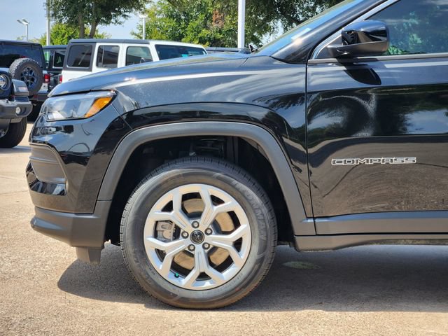 Certified 2025 Jeep Compass Sport w/ Mopar Graphics Package AWD/4WD image 9