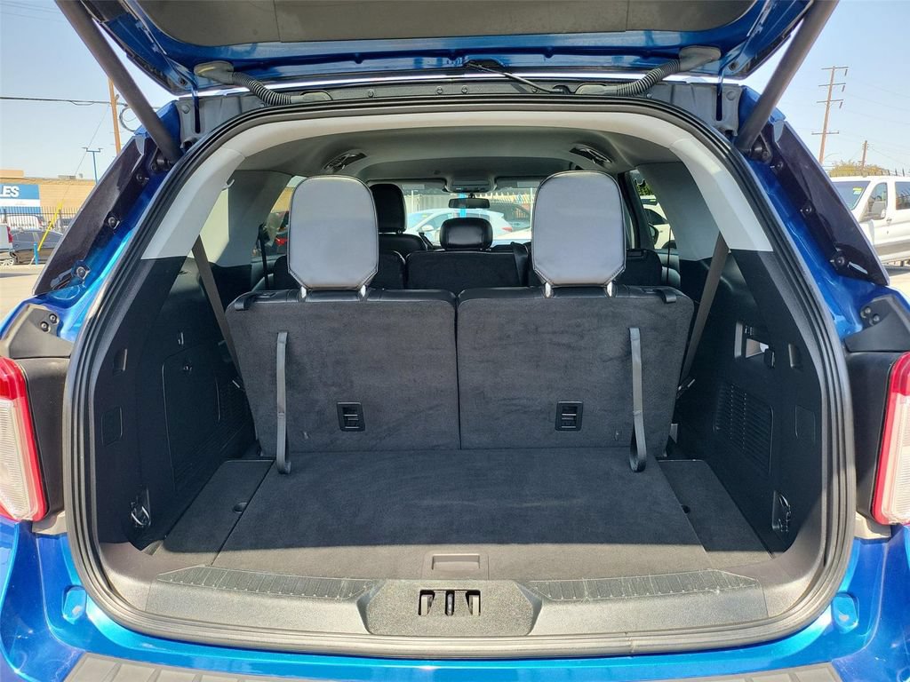 Used 2022 Ford Explorer XLT w/ Equipment Group 202A RWD image 17