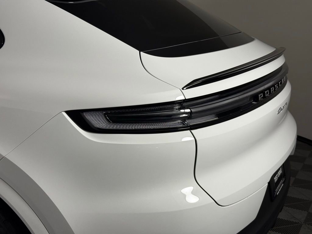 Certified 2025 Porsche Cayenne Coupe image 16