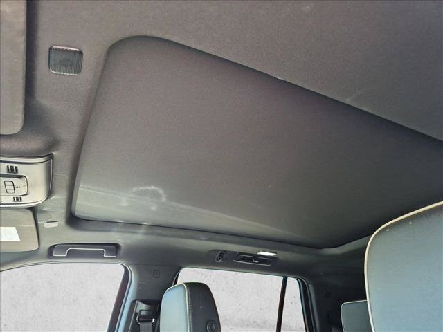 Used 2022 GMC Yukon SLT w/ SLT Premium Package AWD/4WD image 16