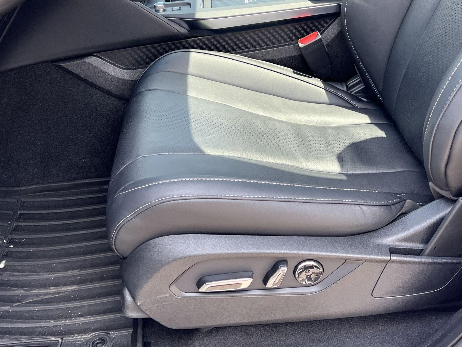 Certified 2025 Acura MDX SH-AWD w/ Technology Package image 11